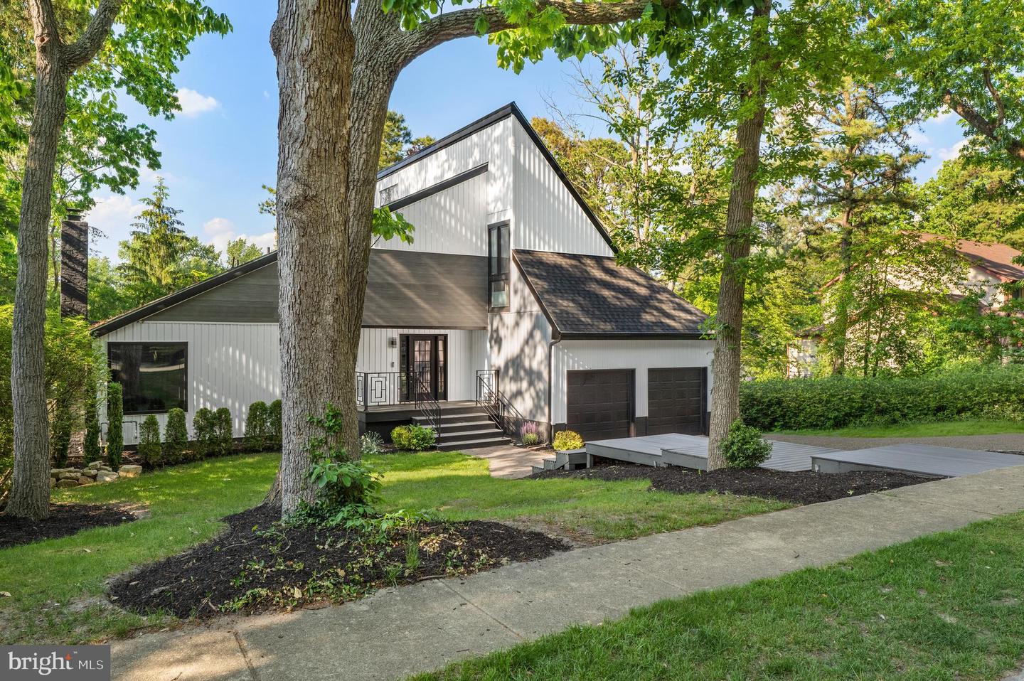 8 CHIPLEY RUN Property Photo 1