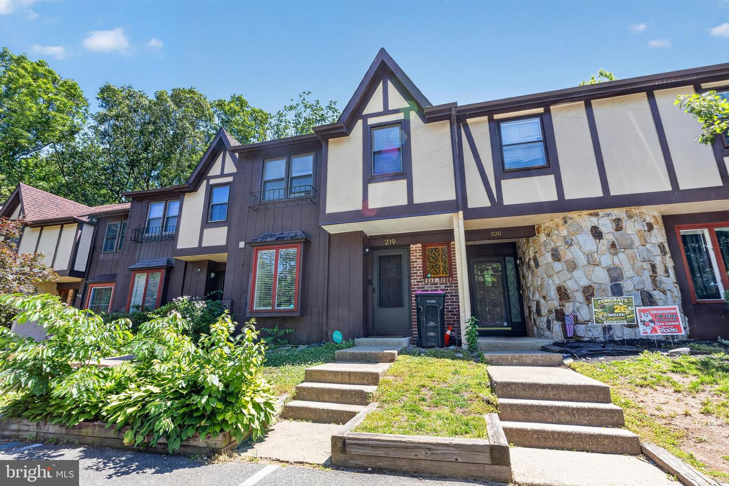 219 KEATS CT