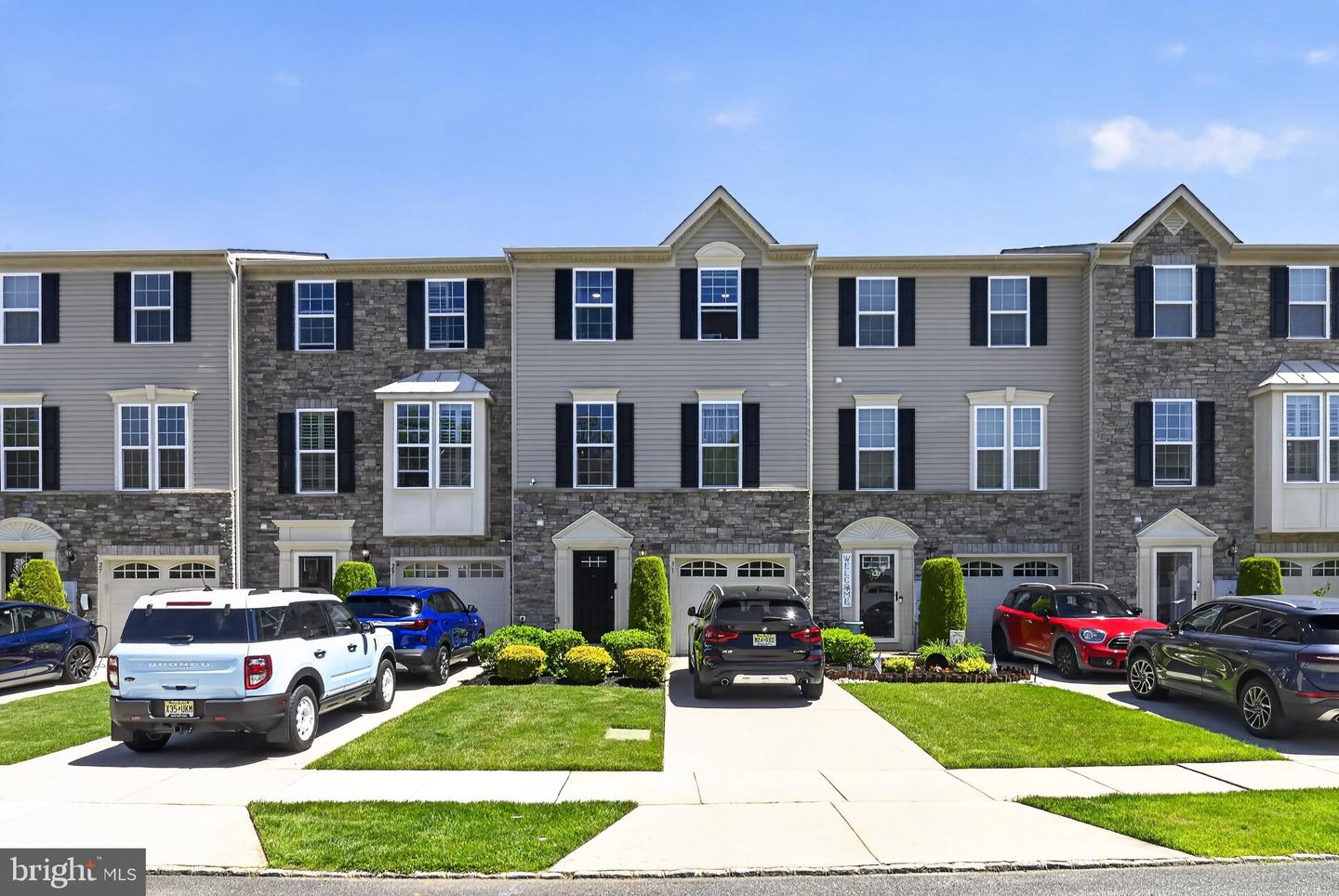 31 VILLAGE GREEN LN