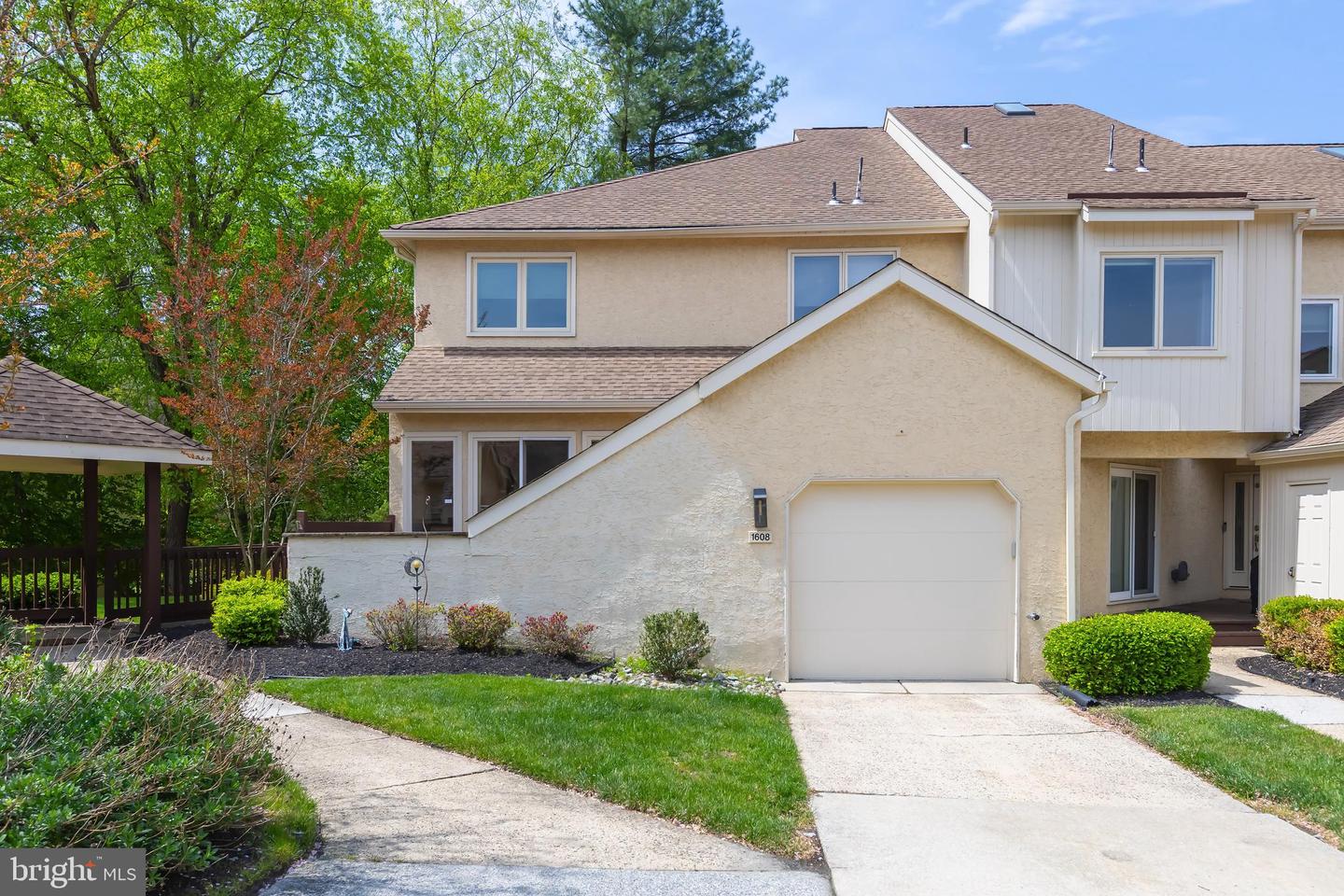 1608 Chanticleer Property Photo 1