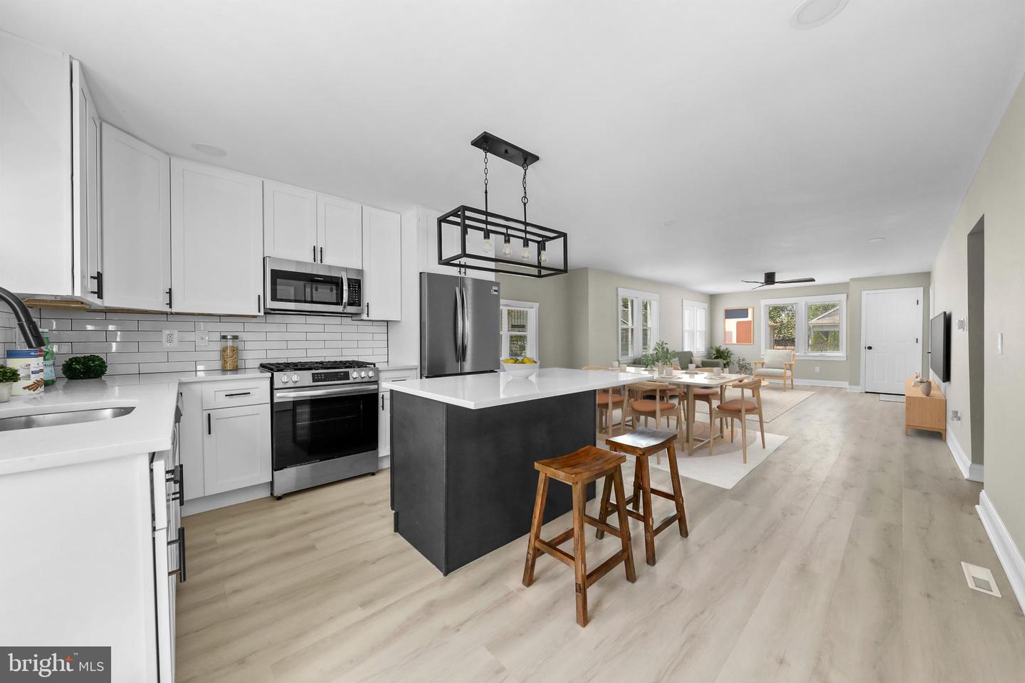122 E Park Ave Property Photo 5