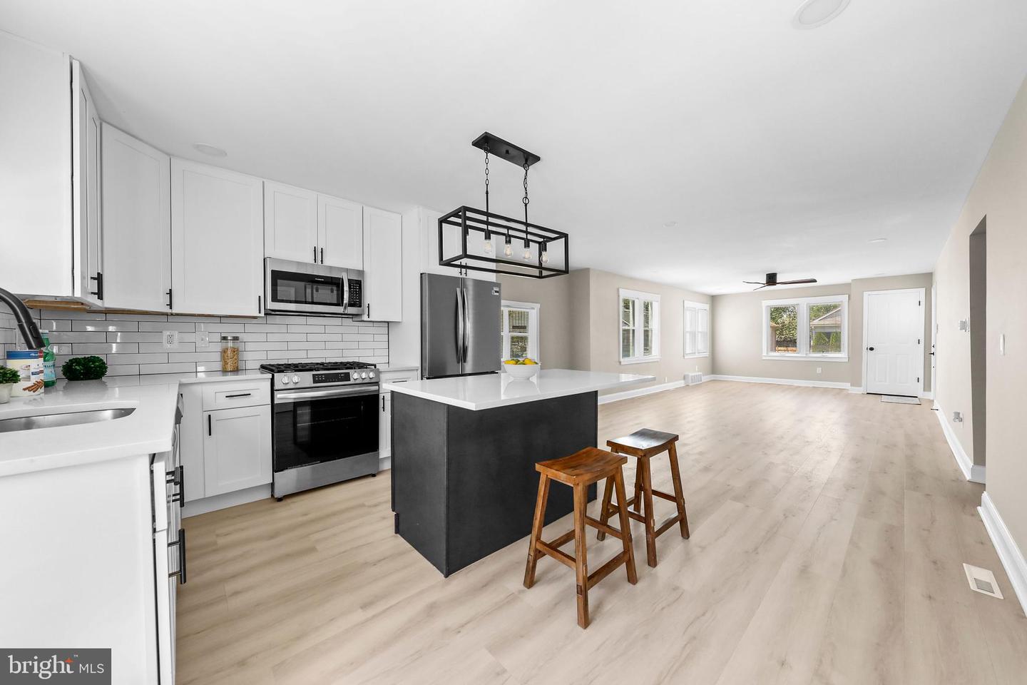 122 E Park Ave Property Photo 11