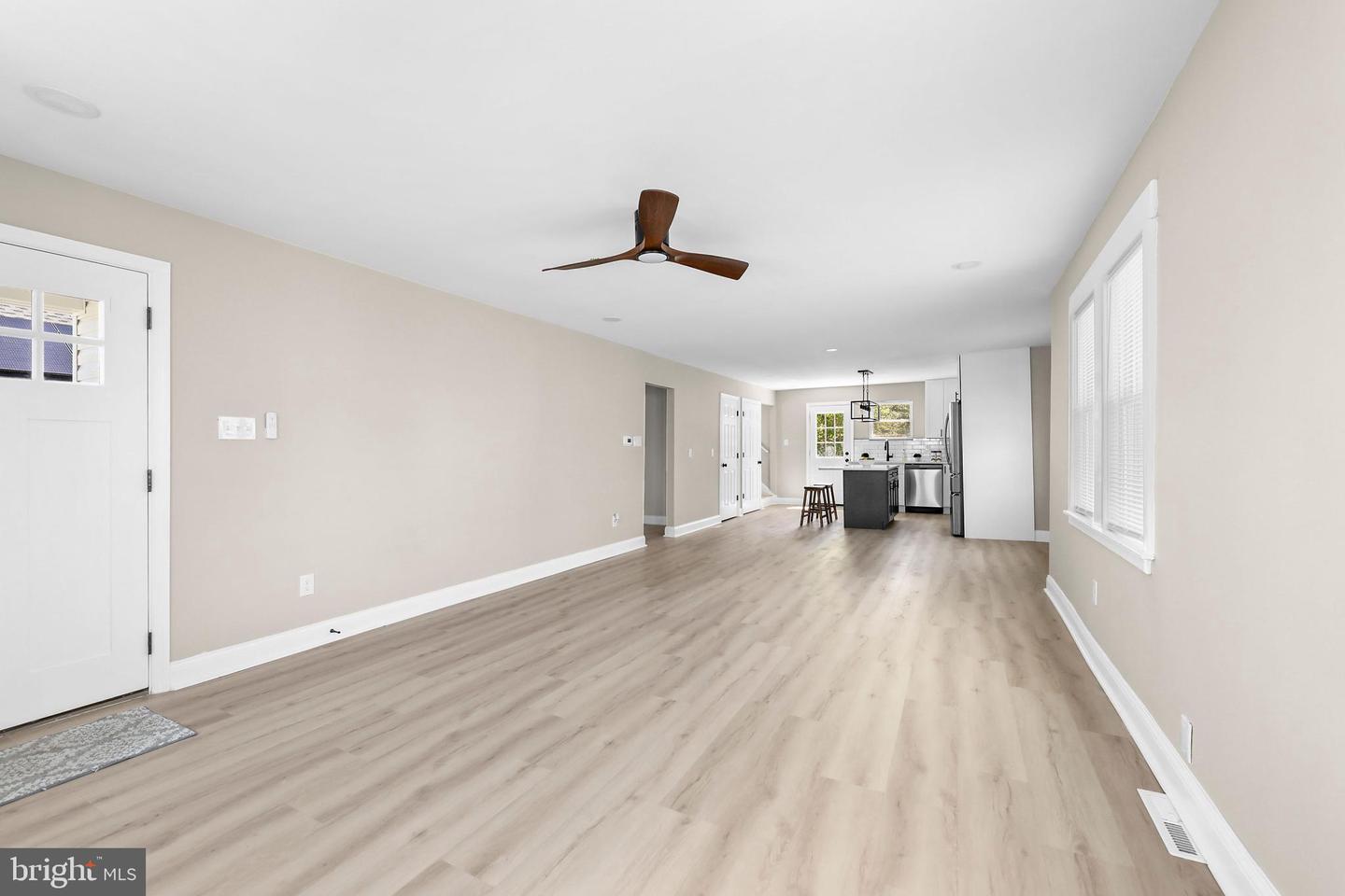 122 E Park Ave Property Photo 13
