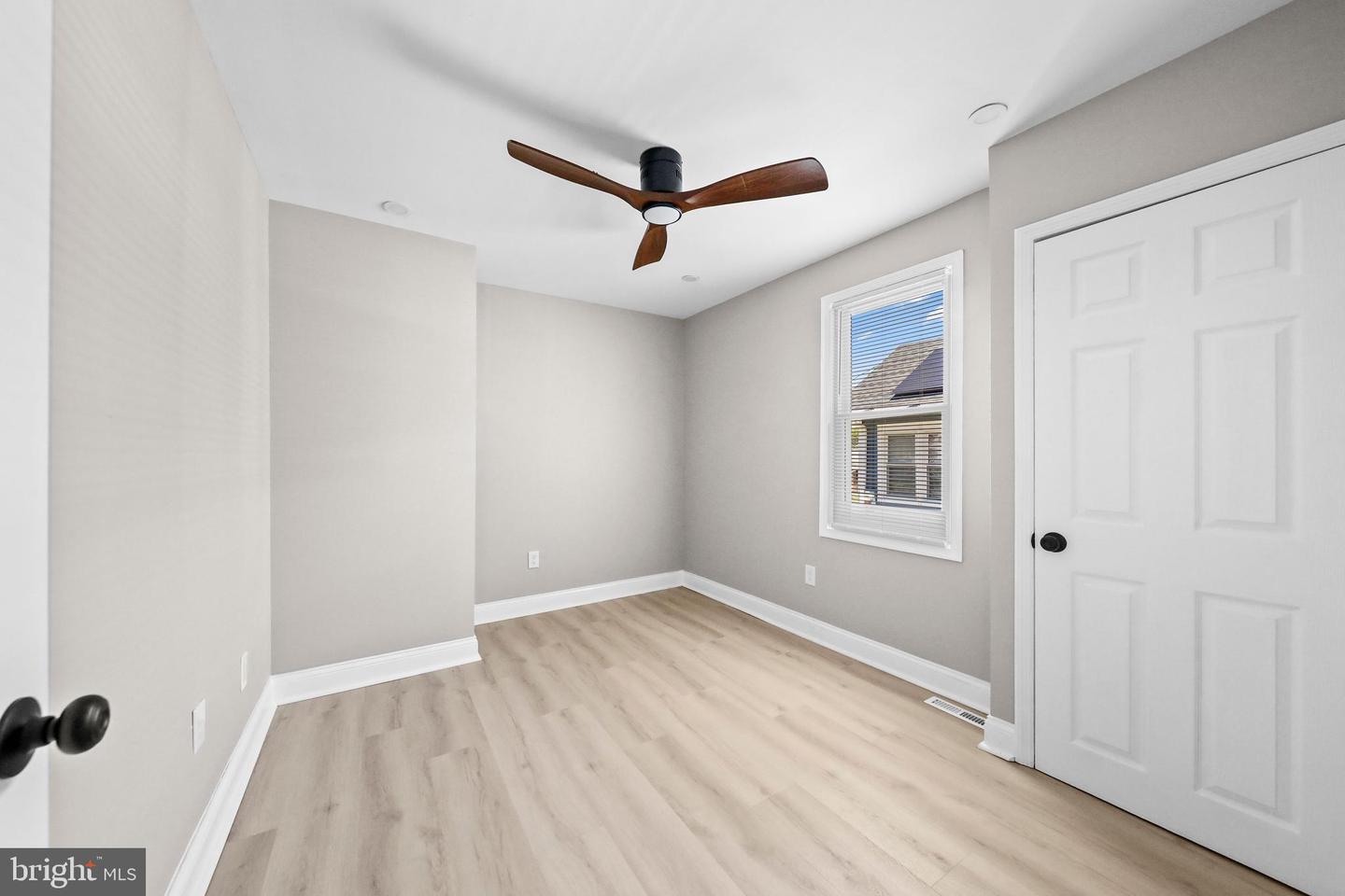 122 E Park Ave Property Photo 17