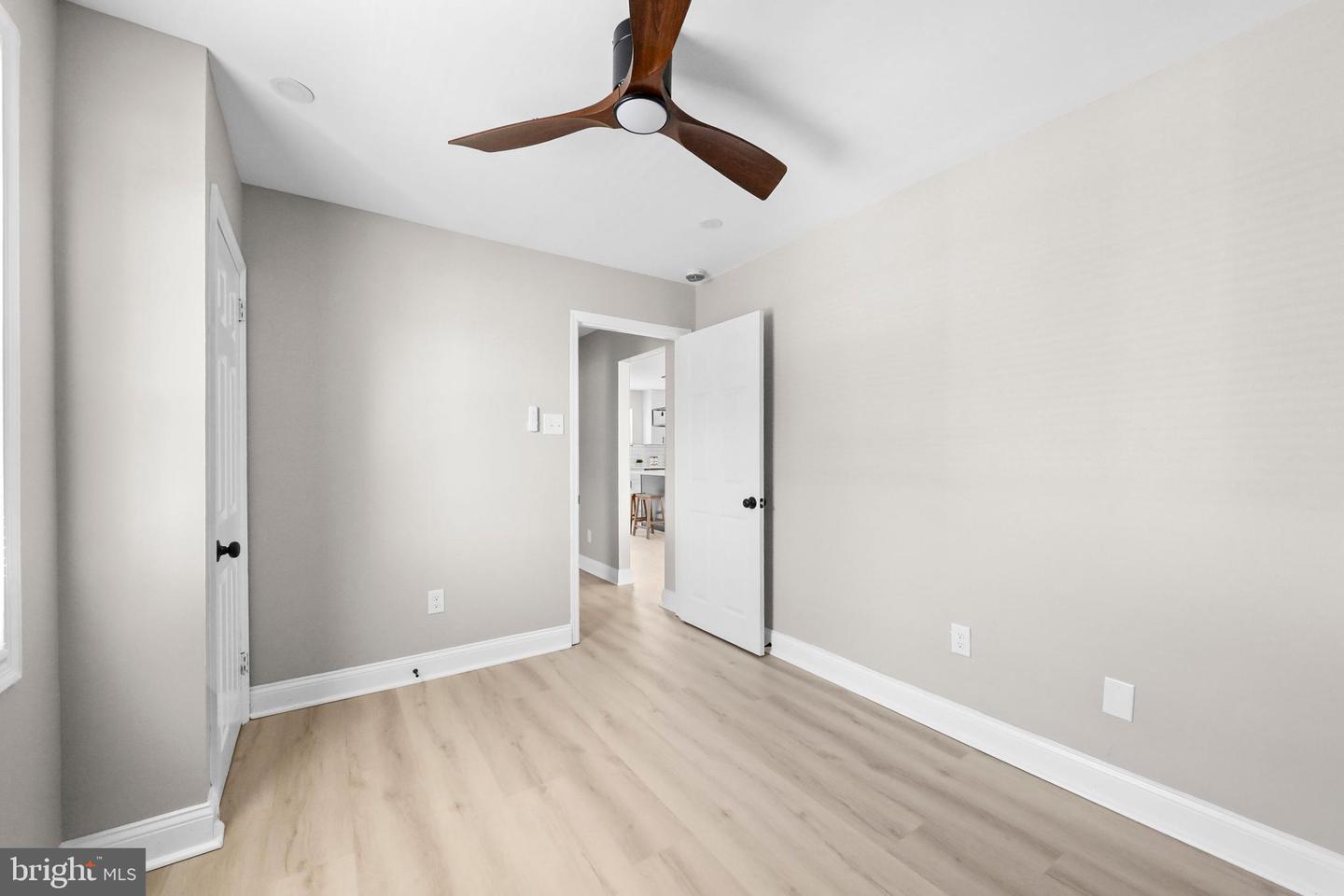 122 E Park Ave Property Photo 18