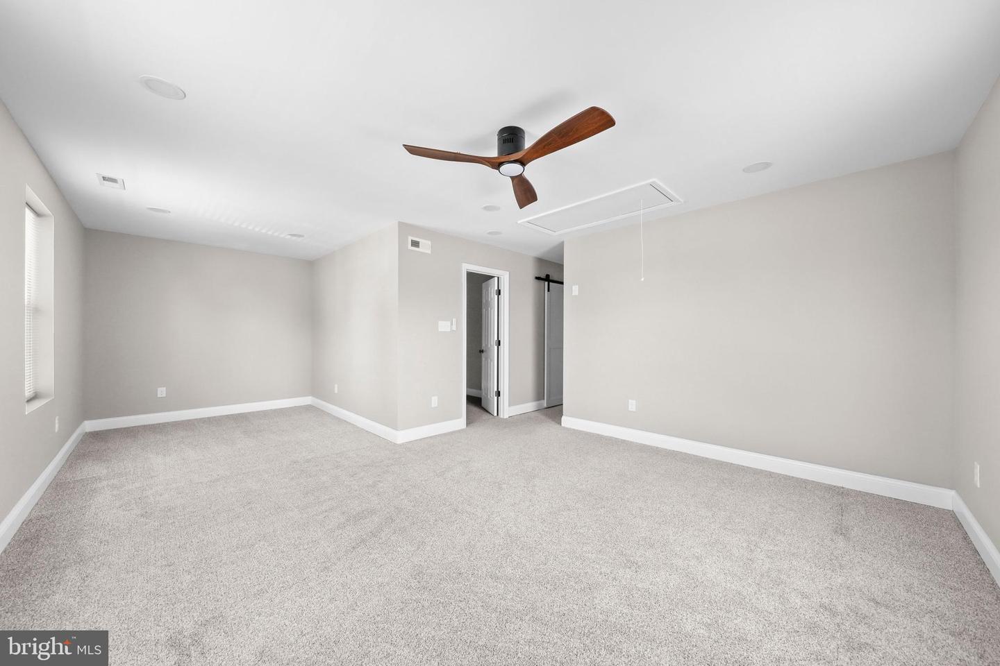 122 E Park Ave Property Photo 22