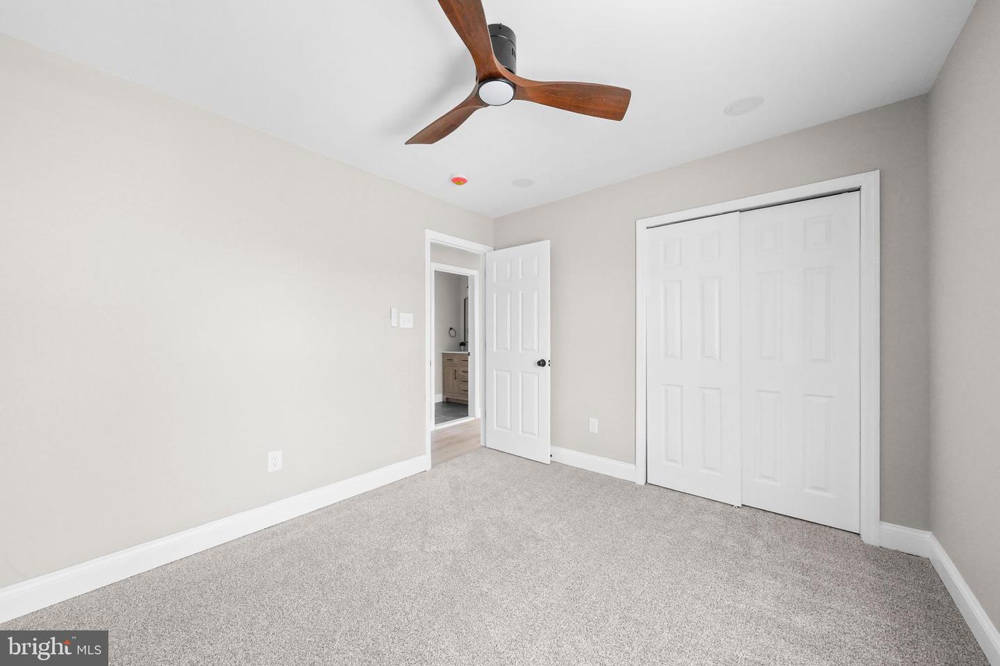 122 E Park Ave Property Photo 27
