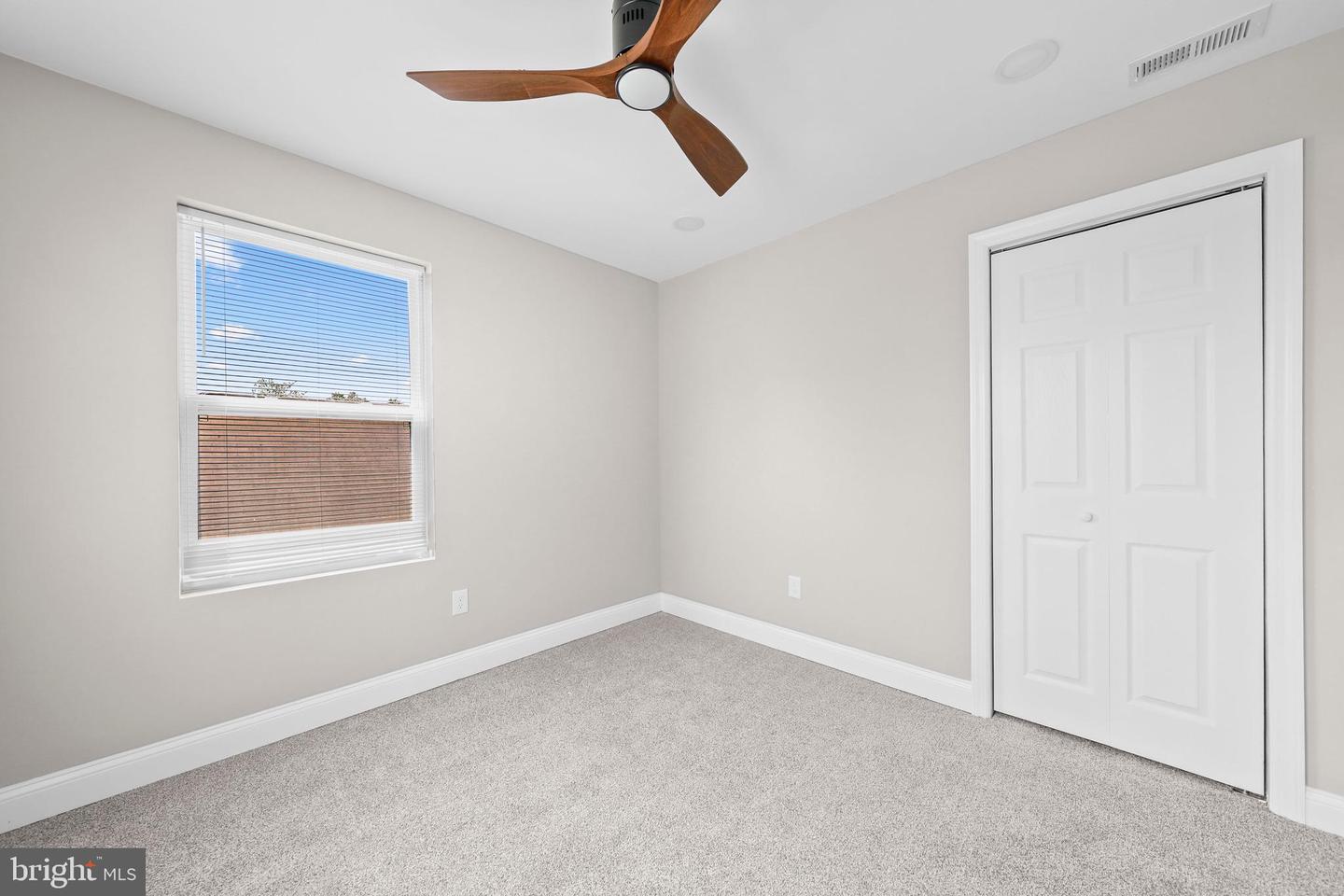 122 E Park Ave Property Photo 29
