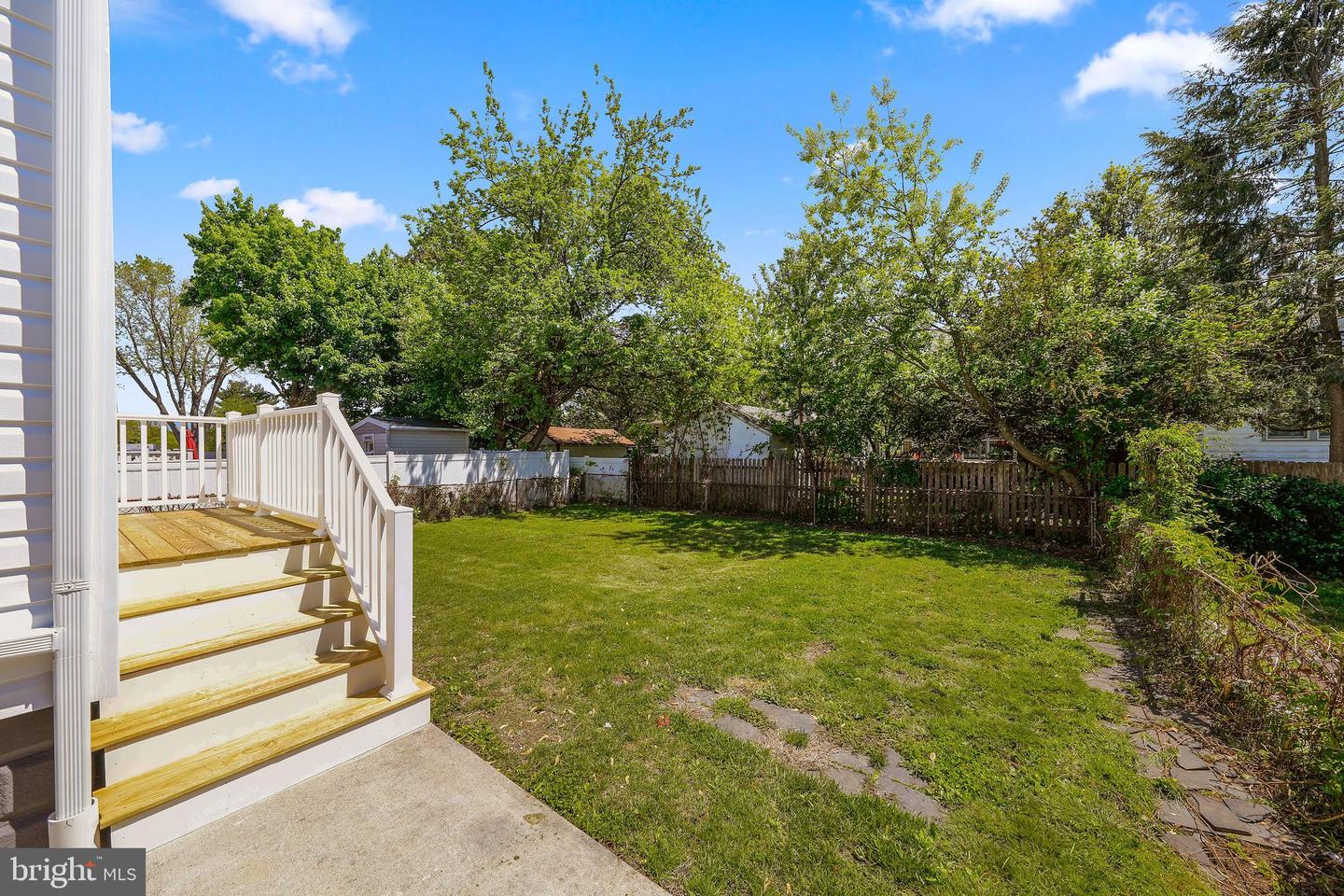 122 E Park Ave Property Photo 33