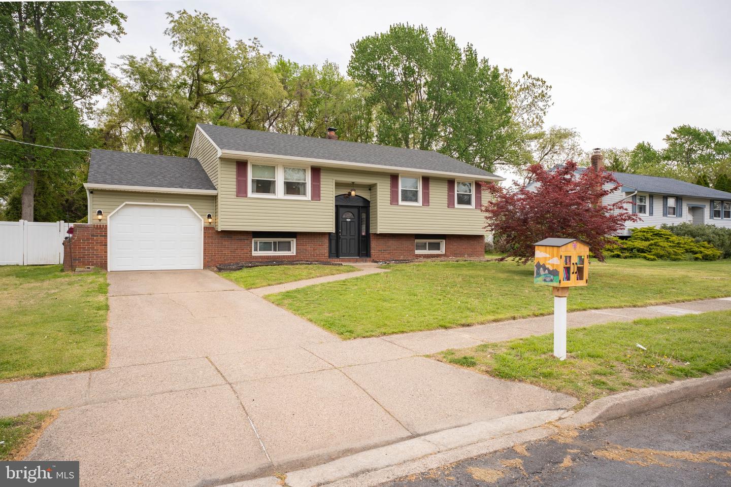 23 Springlane Property Photo 1