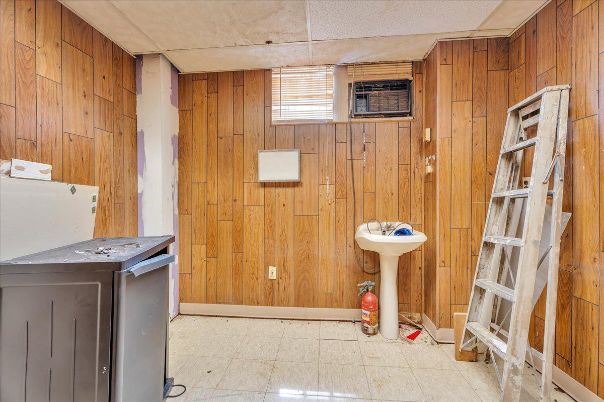7508 Maple Ave Property Photo 15