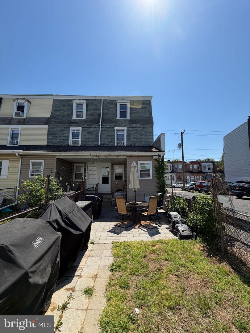 25 S Sussex St Property Photo 2