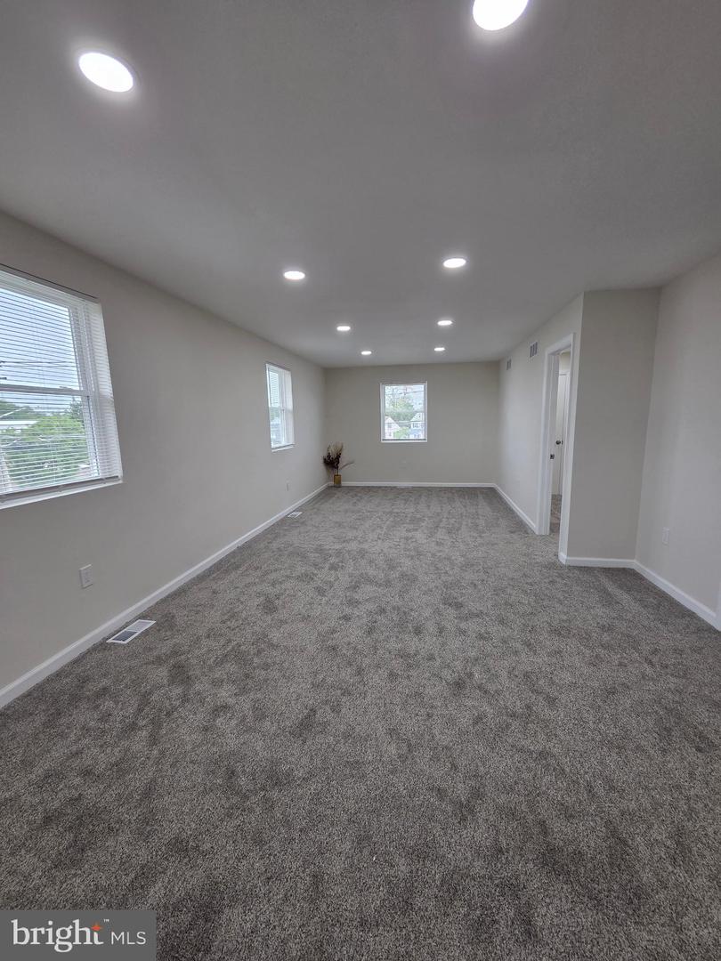 102 E Clements Bridge Rd #2 Property Photo 4