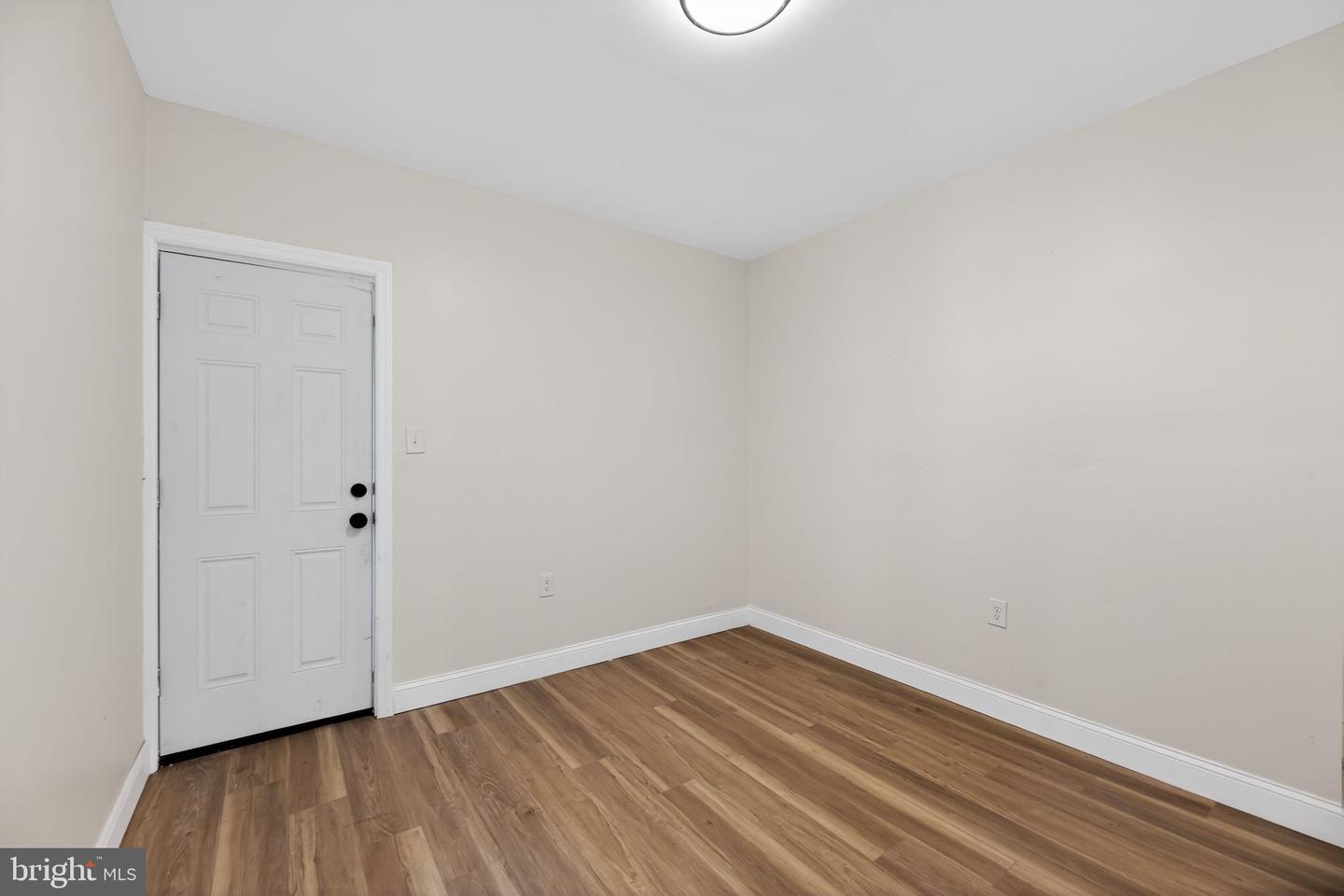 413 Elm St Property Photo 13