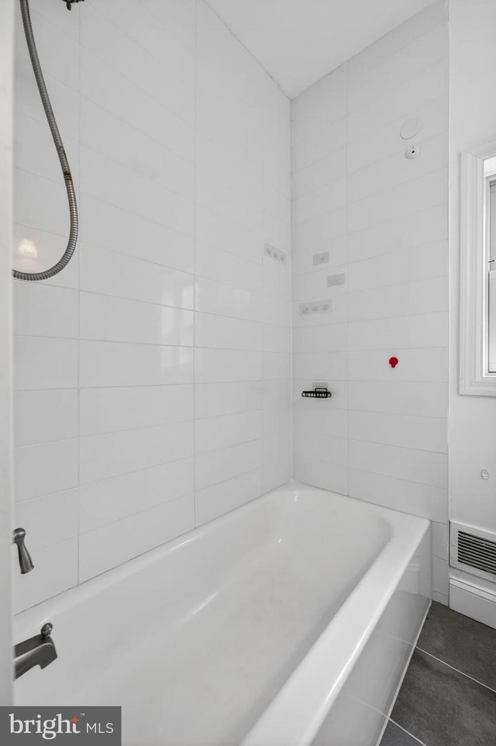 302 Sloan Ave Property Photo 15