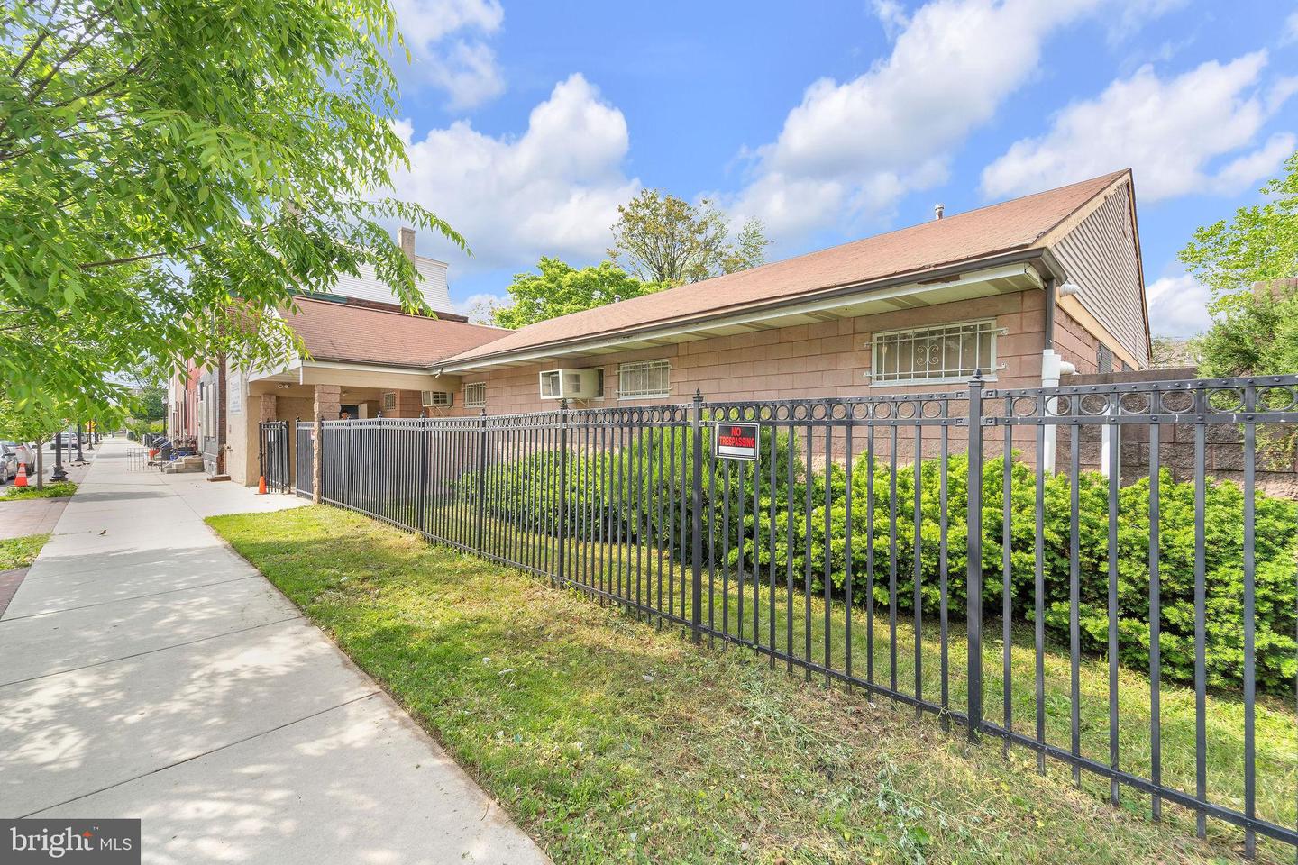 325 Vine St Property Photo 1