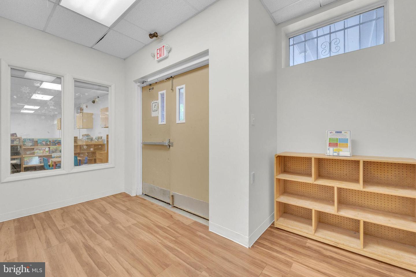 325 Vine St Property Photo 2
