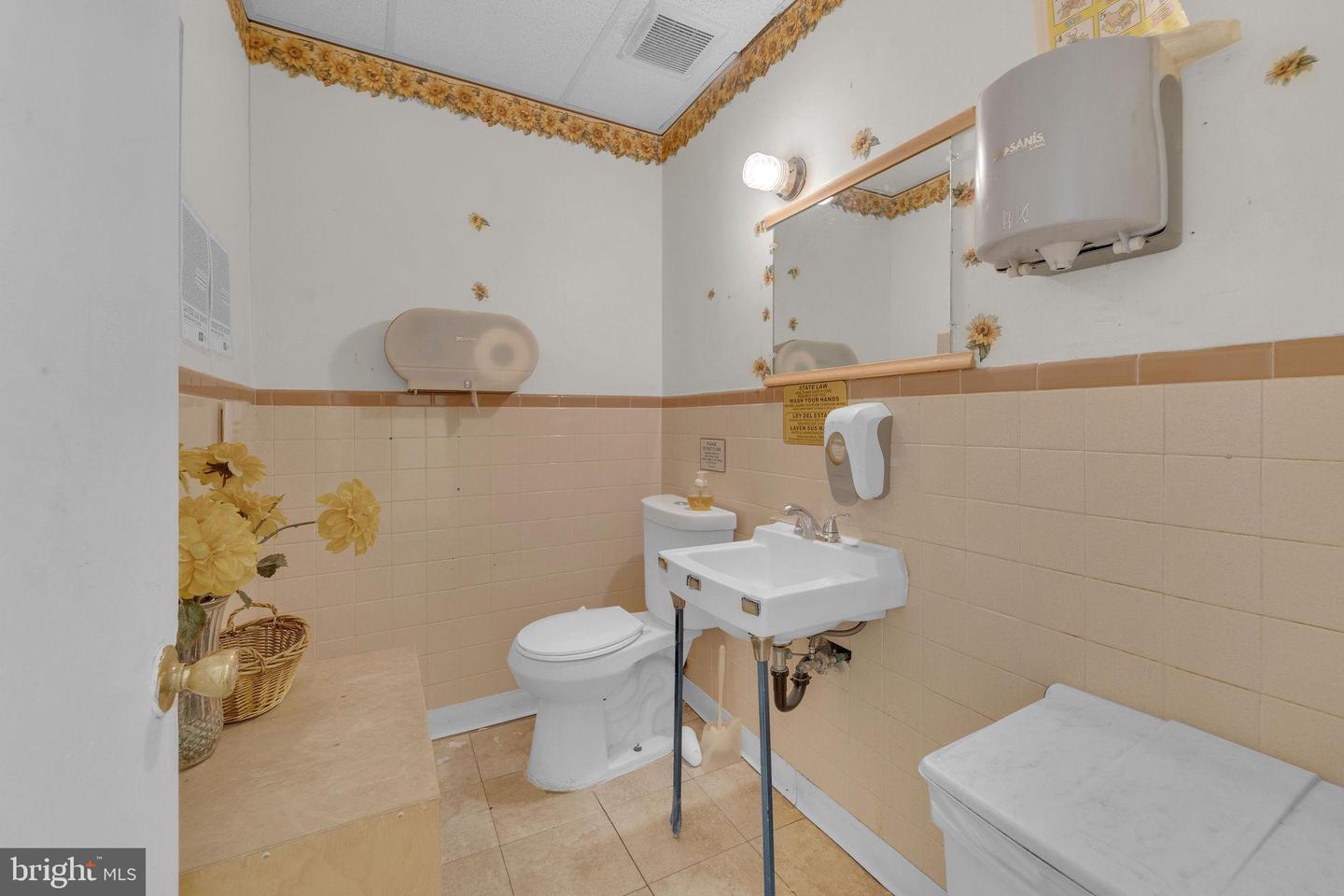 325 Vine St Property Photo 36