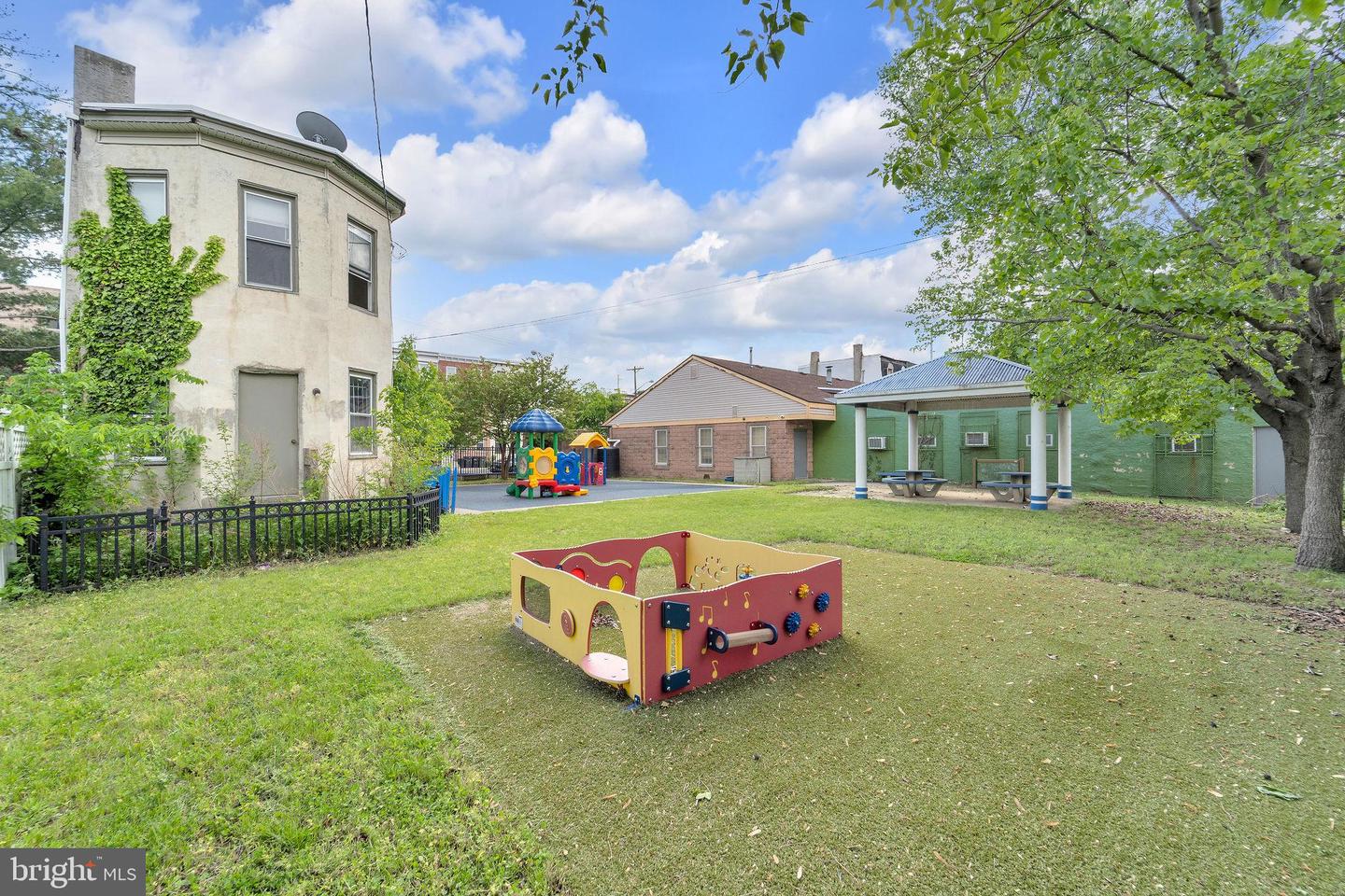 325 Vine St Property Photo 44