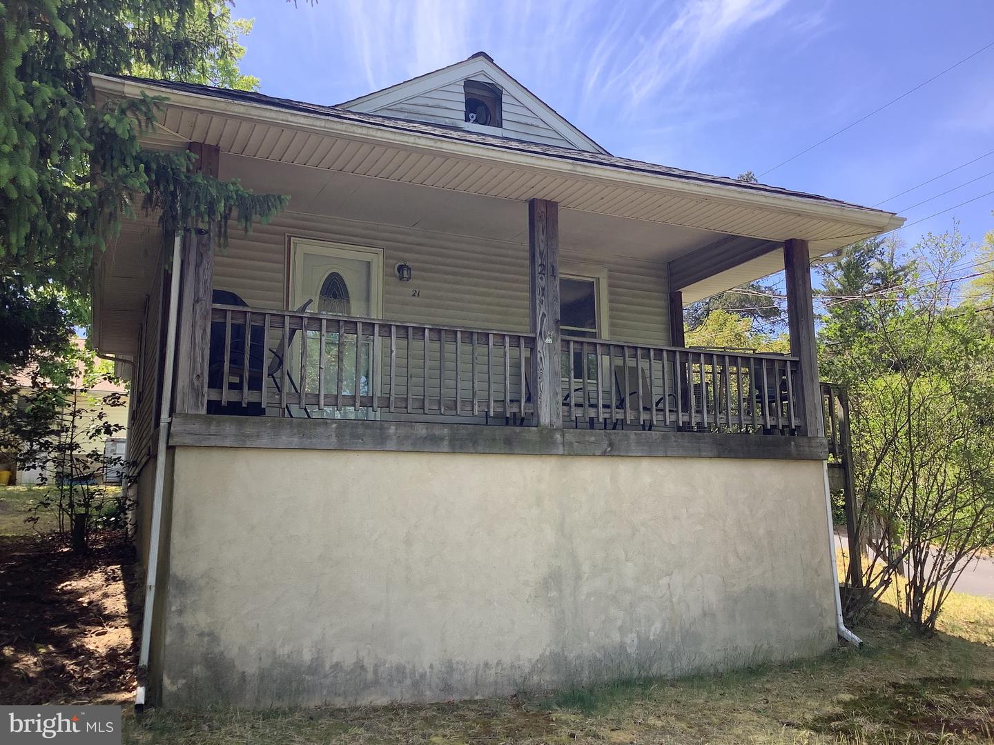 21 Davis Ave Property Photo 2