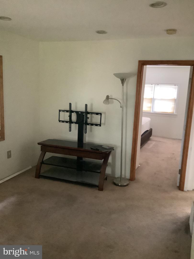 21 Davis Ave Property Photo 5