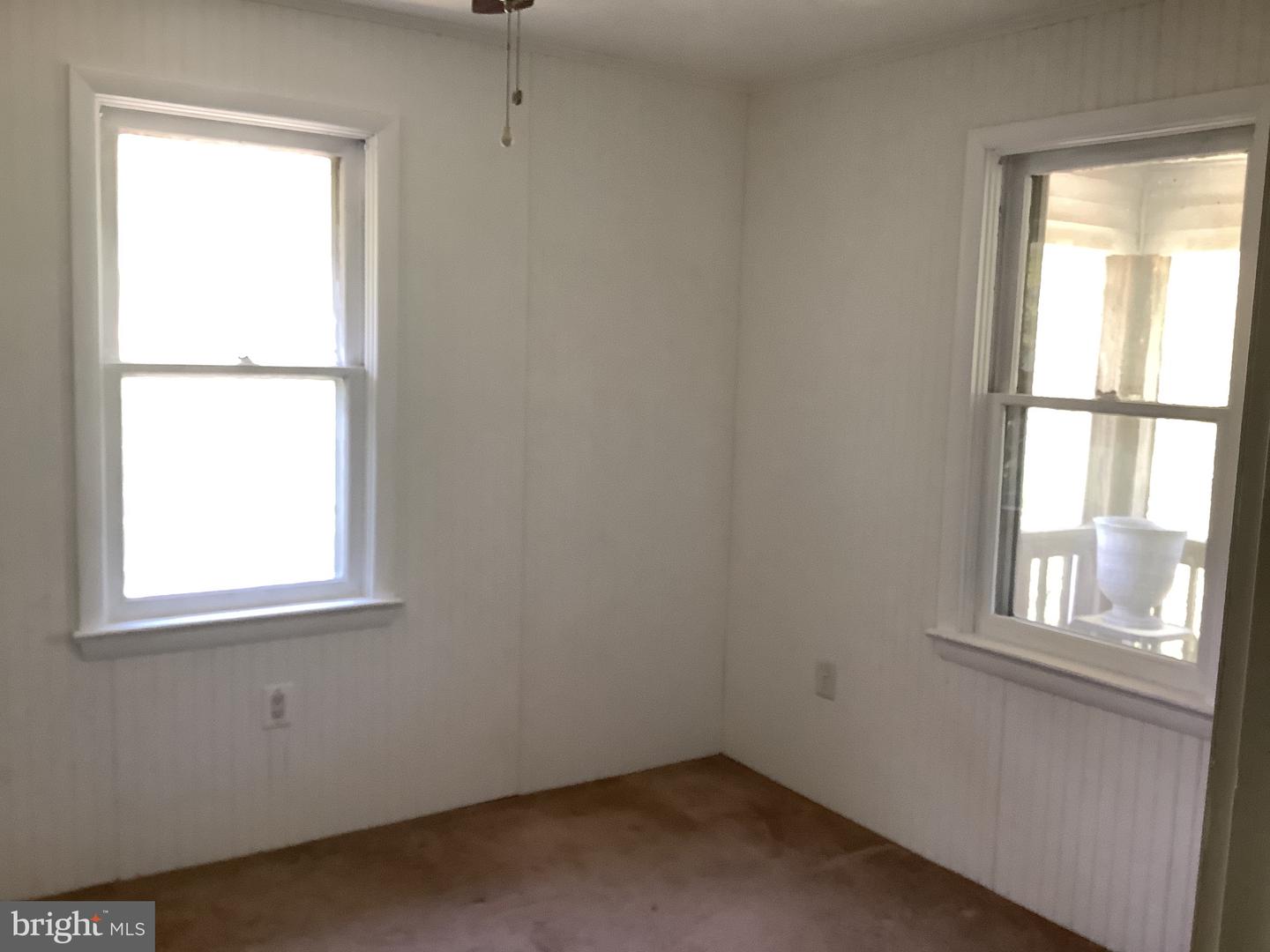 21 Davis Ave Property Photo 9
