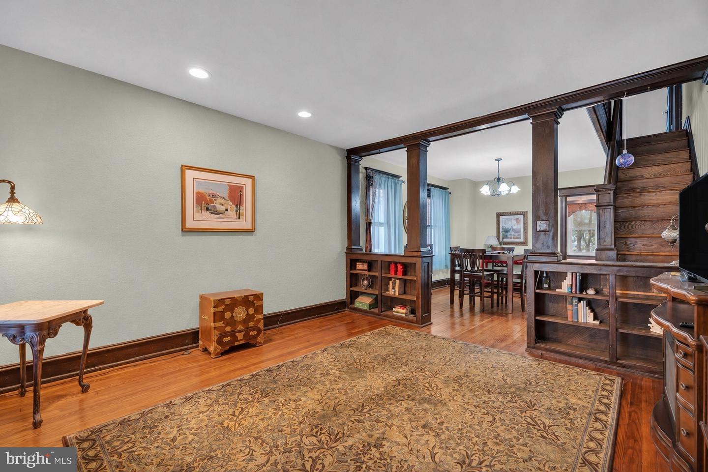 60 Lincoln Ave Property Photo 4