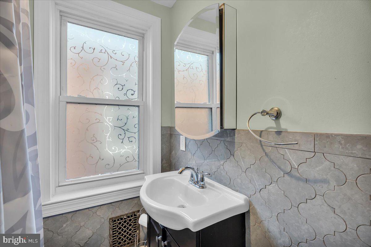 60 Lincoln Ave Property Photo 14