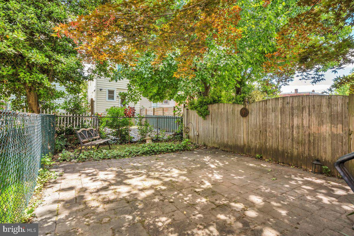 60 Lincoln Ave Property Photo 17