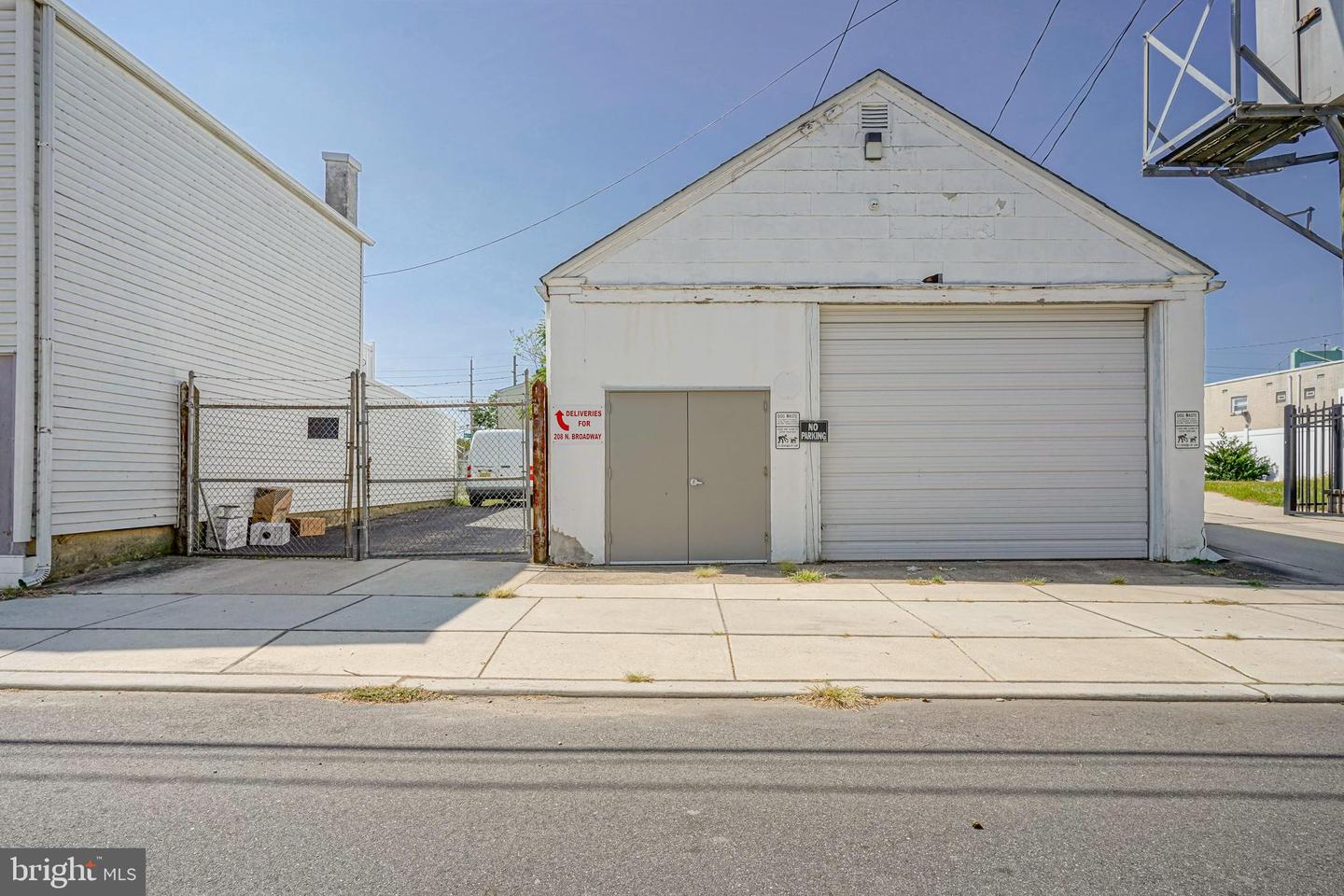 208 N Broadway Property Photo 2