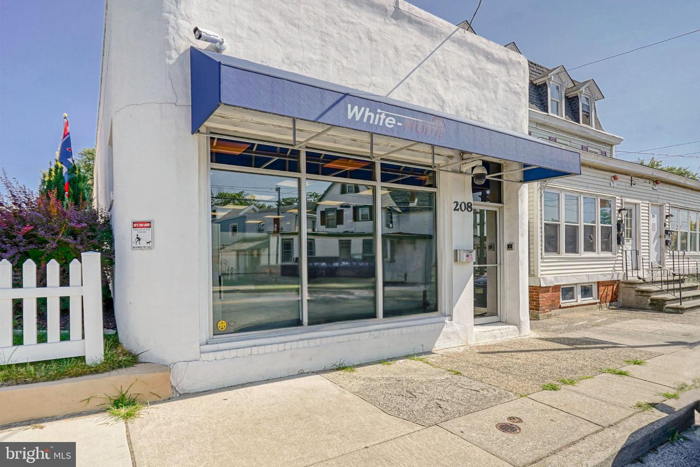 208 N Broadway Property Photo 4