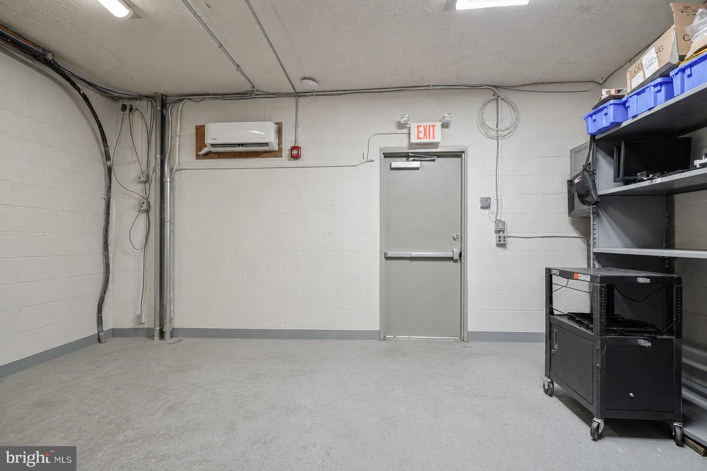 208 N Broadway Property Photo 10