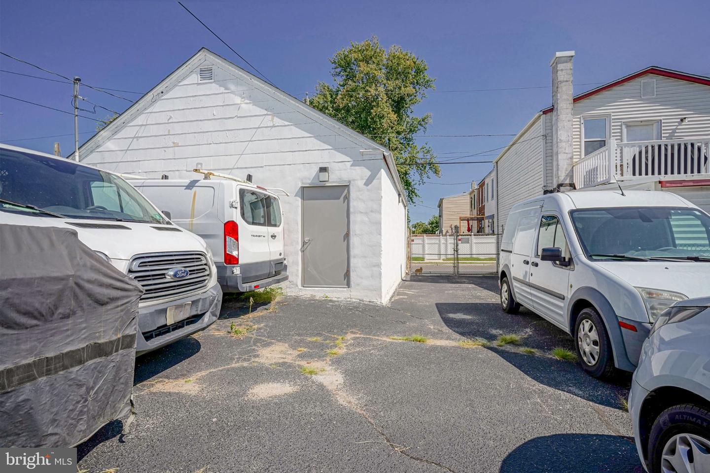 208 N Broadway Property Photo 32