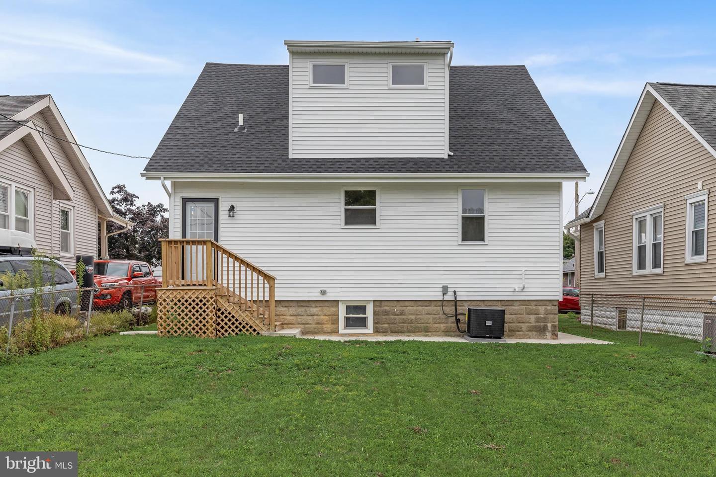 133 Lafayette Rd Property Photo 16