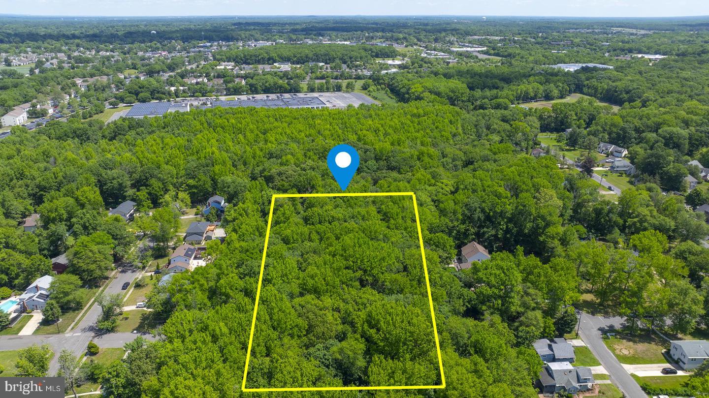 1408 Locust Ave Property Photo 2