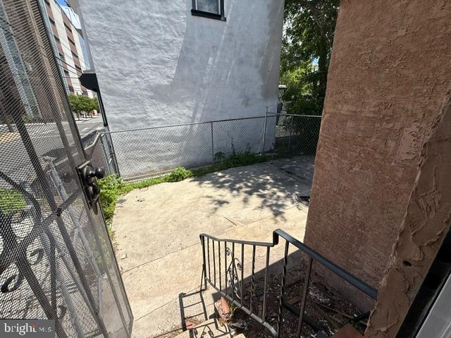 440 Henry St Property Photo 15