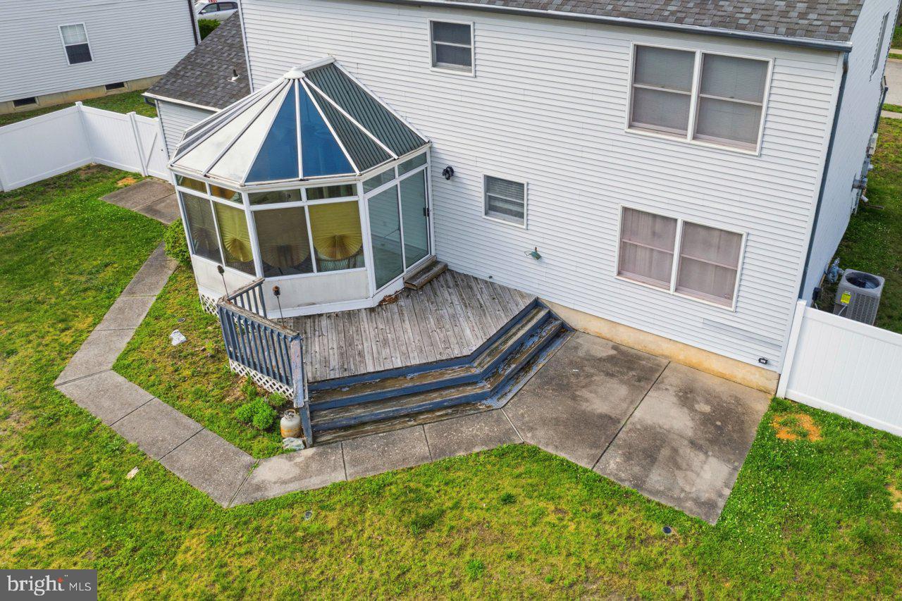 7 York Ct Property Photo 4