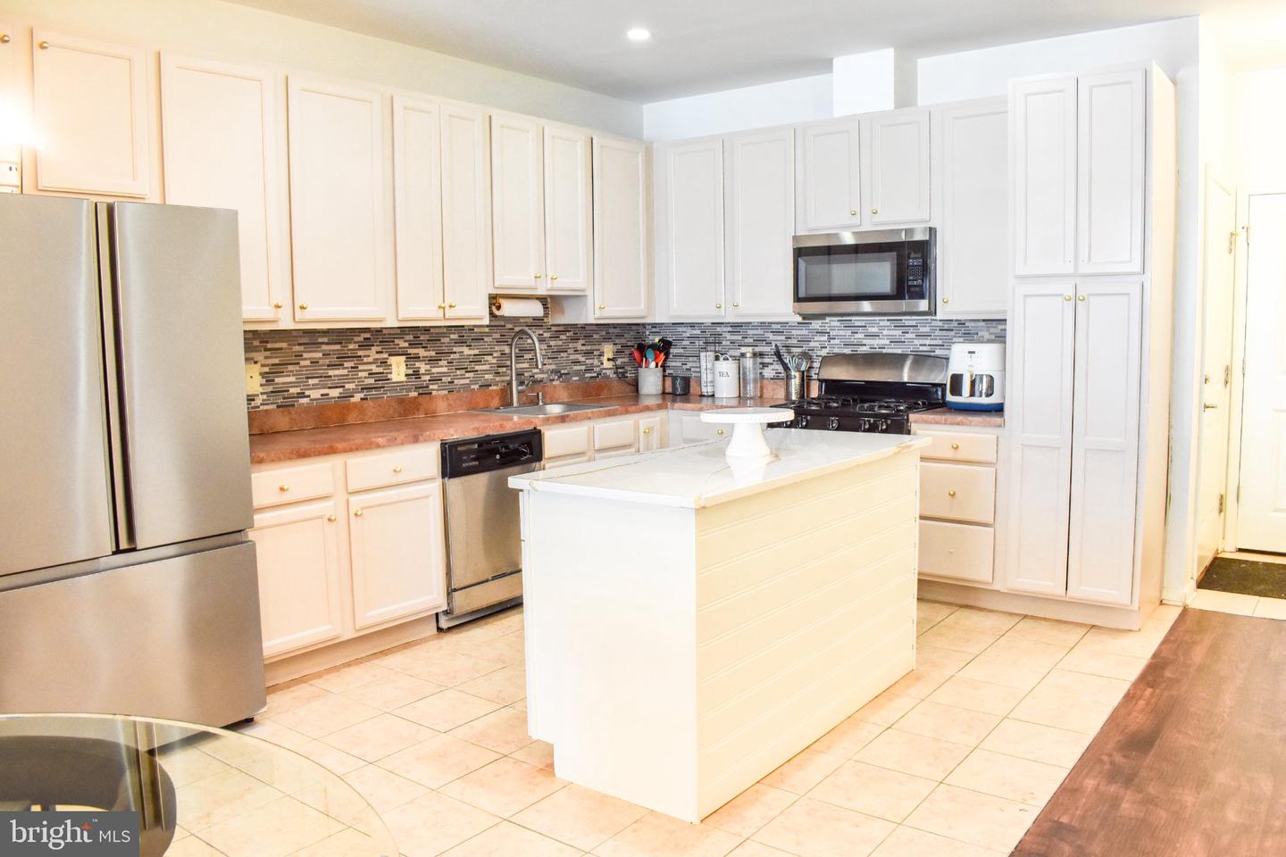 25 Rowand Way E Property Photo 5