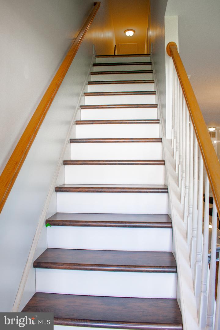 25 Rowand Way E Property Photo 6