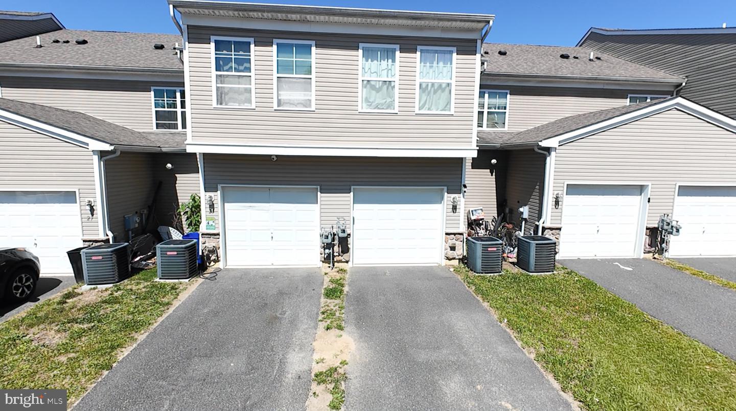 25 Rowand Way E Property Photo 15