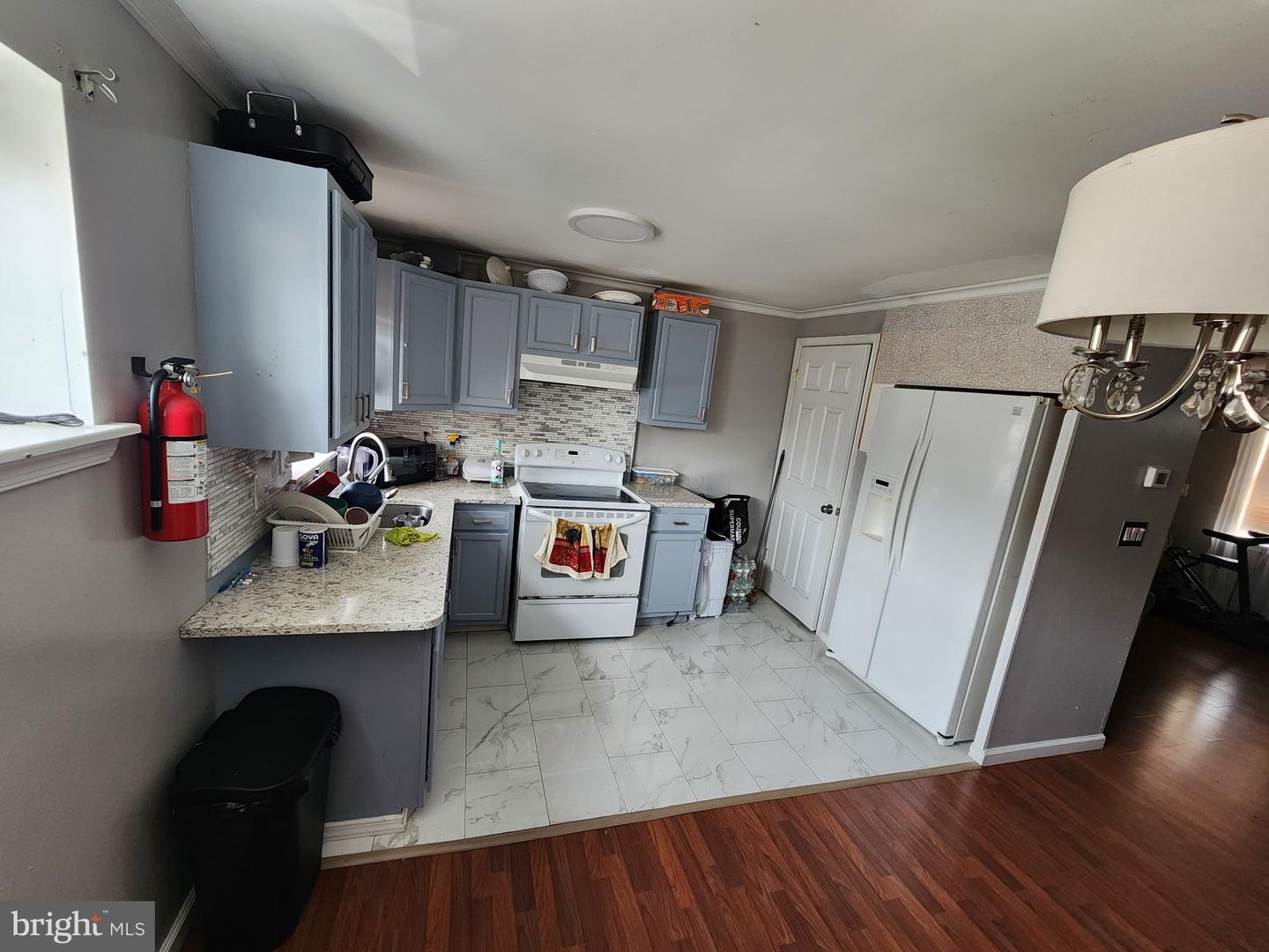 581 Raritan St Property Photo 3