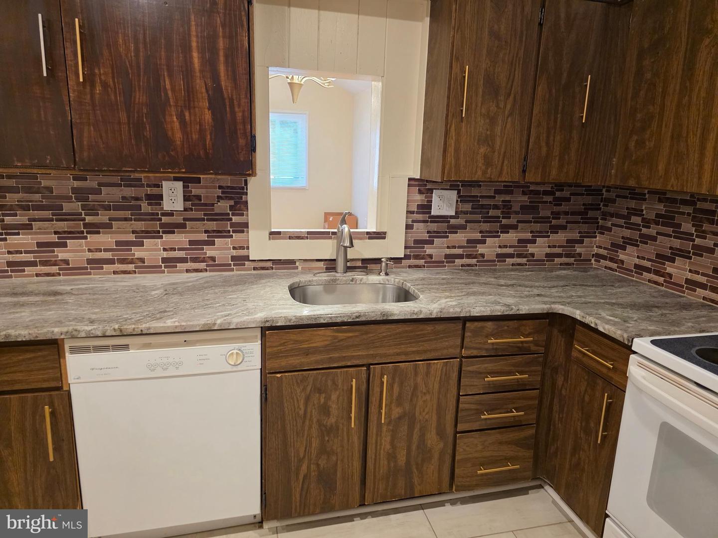 9 Georgetown Rd Property Photo 6