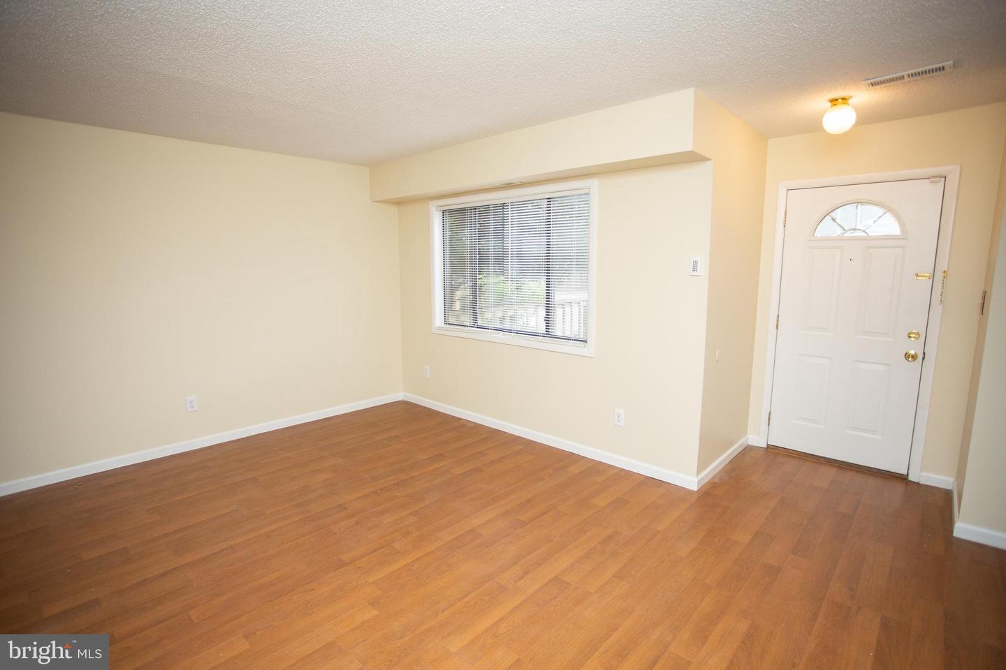 11 Dover Dr Property Photo 4