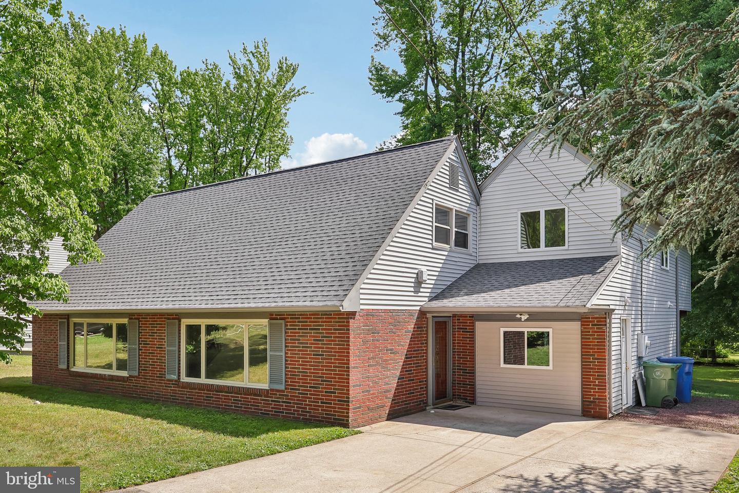1927 CHAPEL AVE W