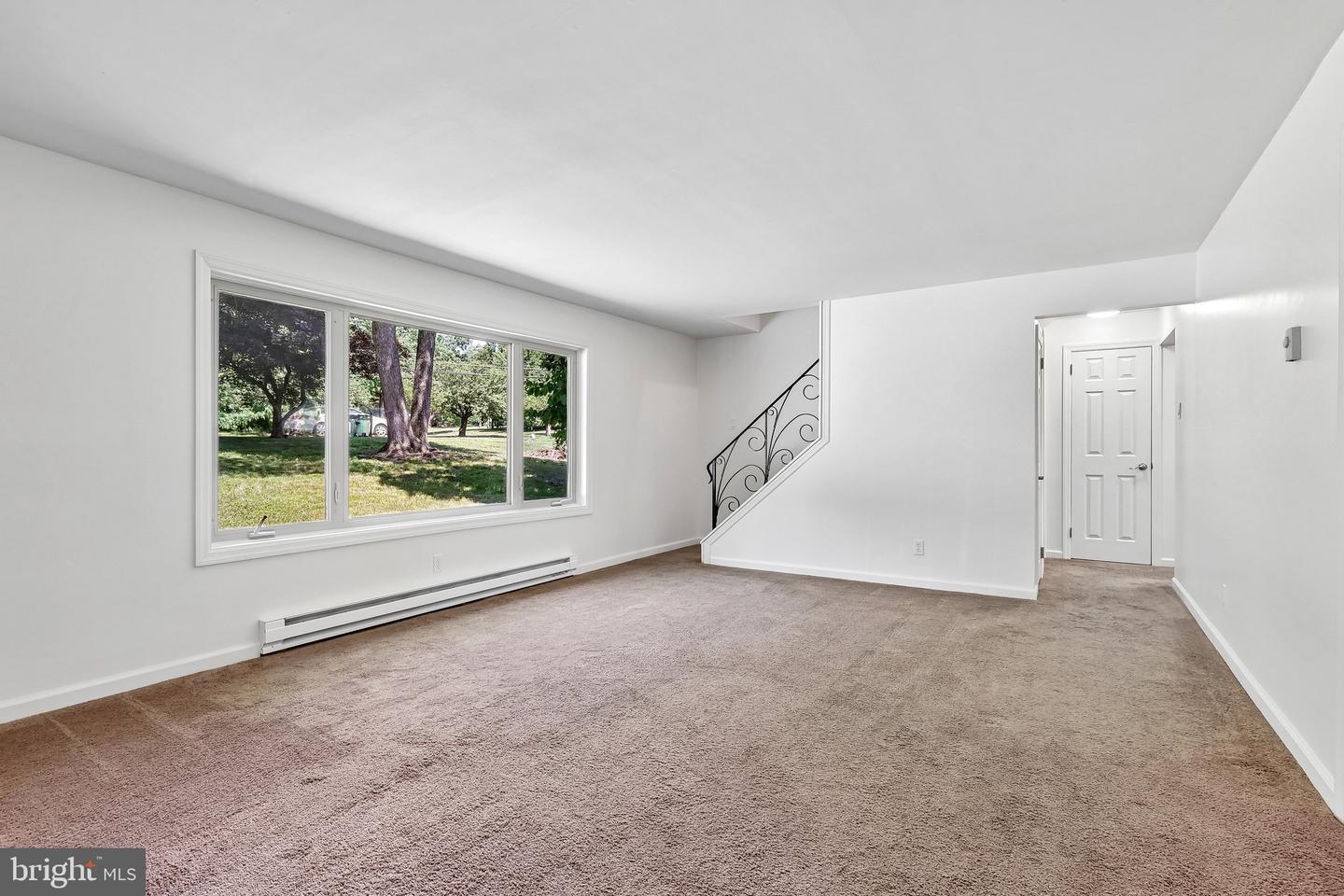 1927 Chapel Ave W Property Photo 3