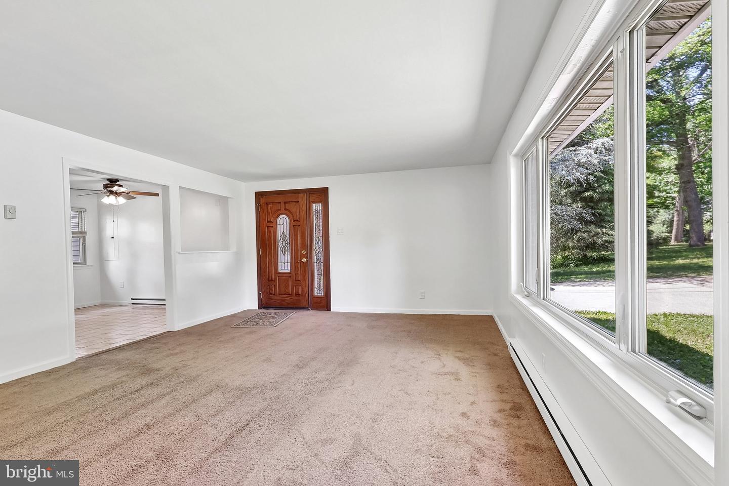 1927 Chapel Ave W Property Photo 4