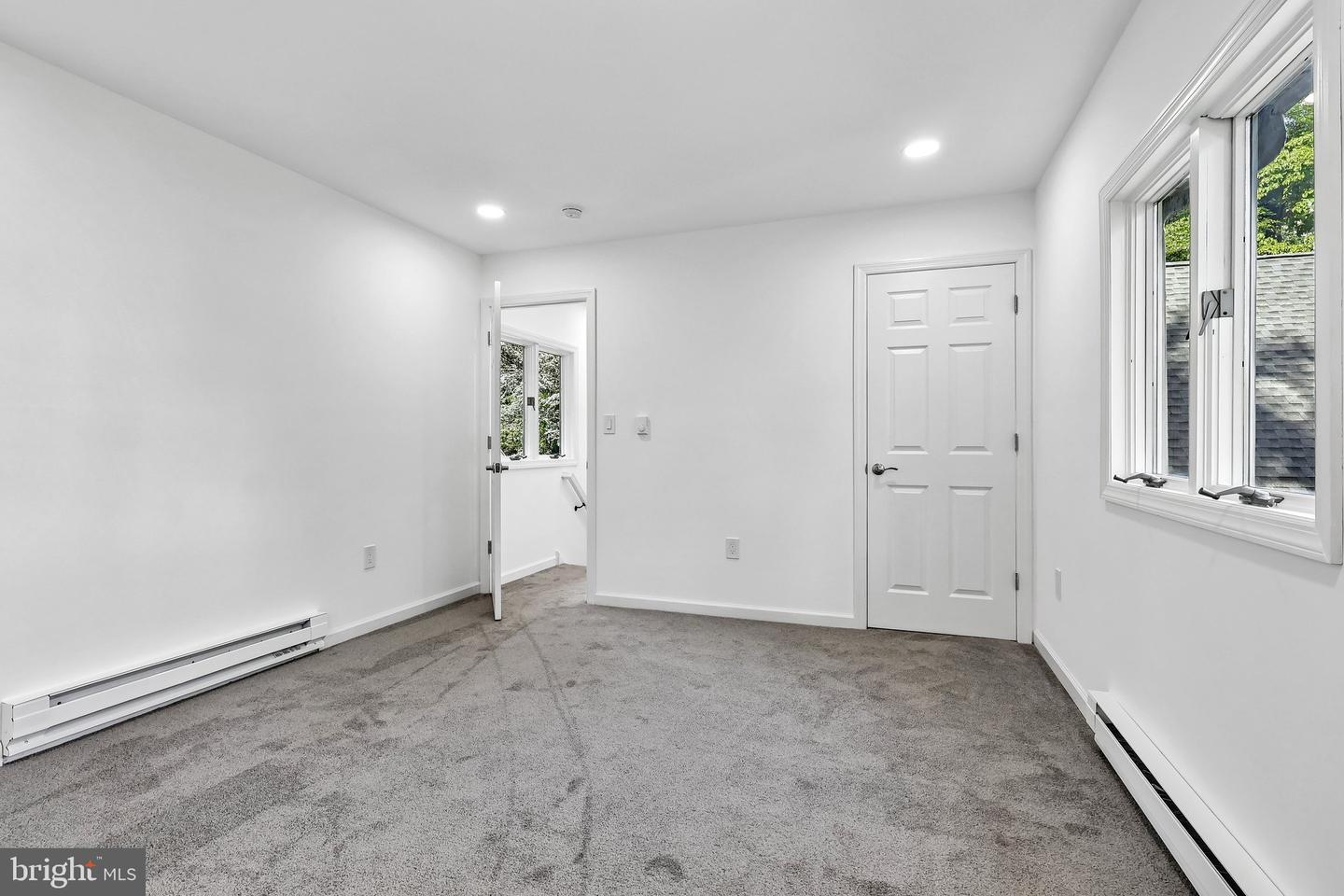 1927 Chapel Ave W Property Photo 28