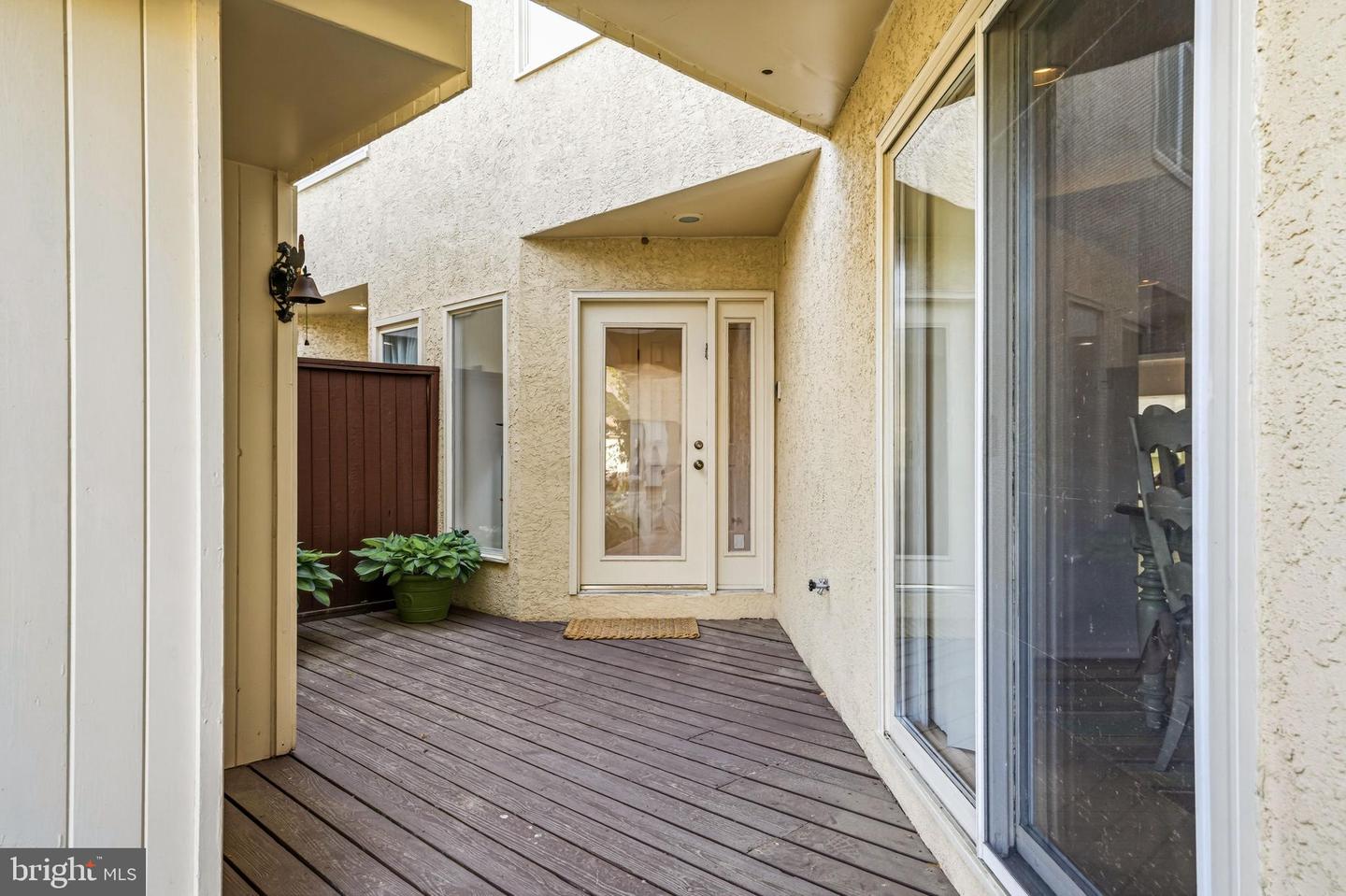 1606 Chanticleer Property Photo 5
