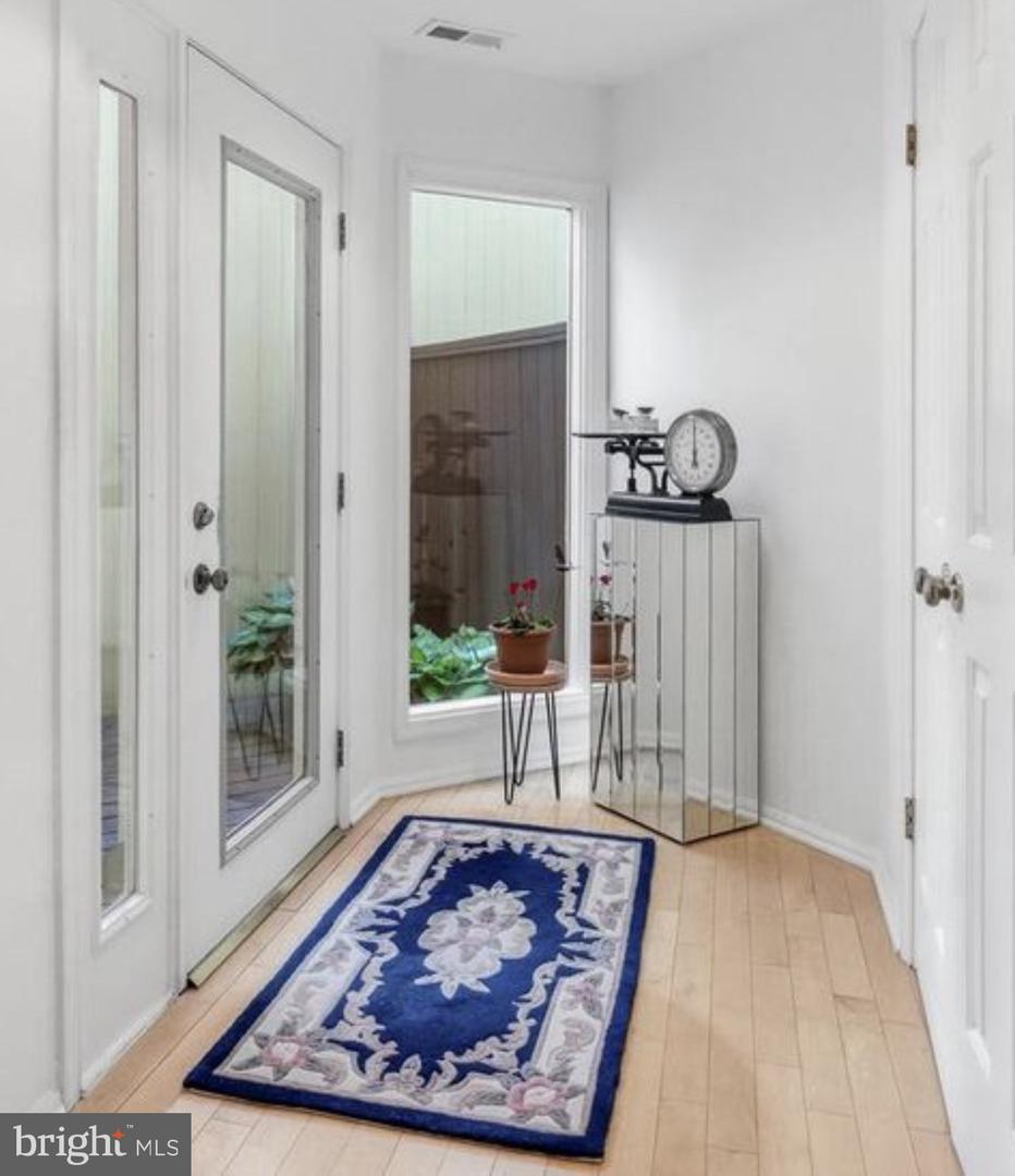 1606 Chanticleer Property Photo 7
