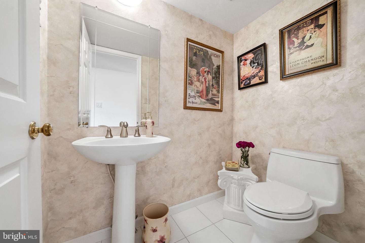 1606 Chanticleer Property Photo 14